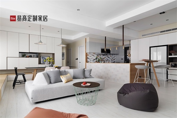 全屋定制和成品家具哪個好？